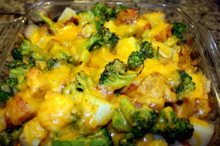 Chicken with Potatoes and Broccoli in the Oven