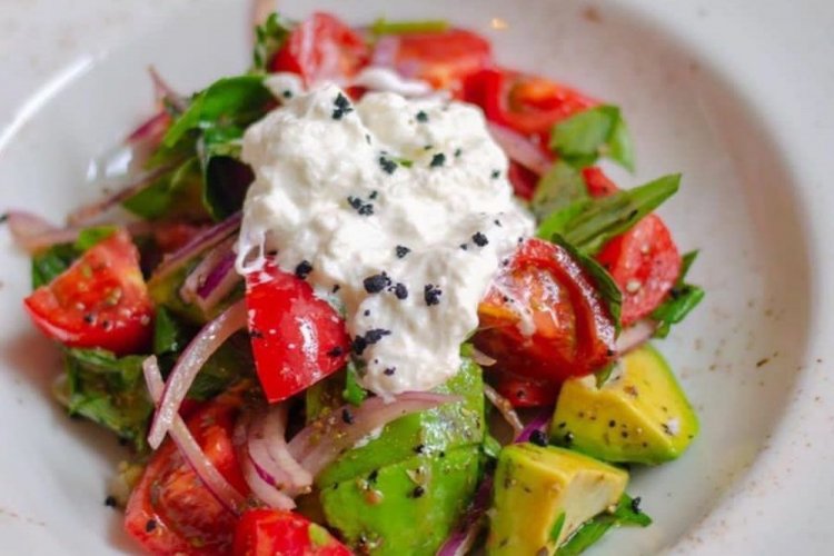 Stracciatella Salad with Avocado and Olives