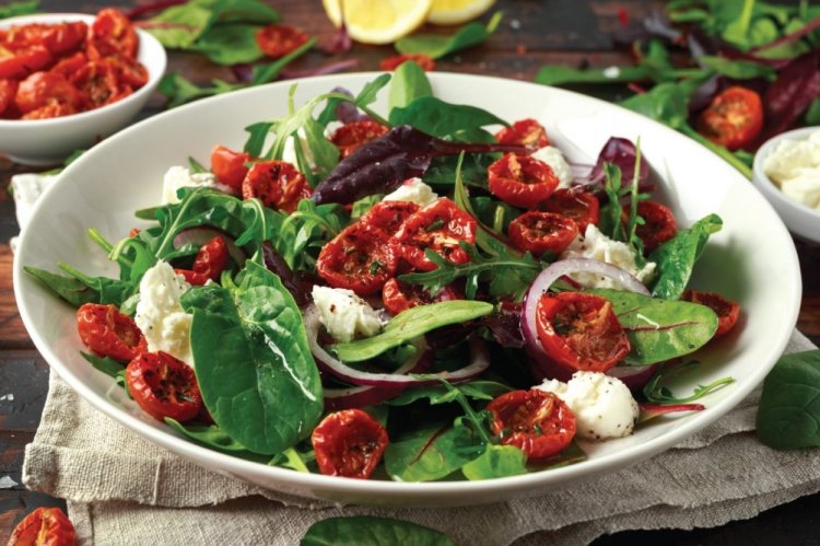 Salad with Spinach, Stracciatella, and Sun-Dried Tomatoes