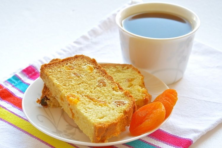 Cornbread with Raisins and Dried Apricots