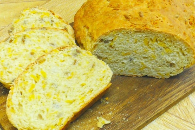 Cornbread with Cheese and Seeds