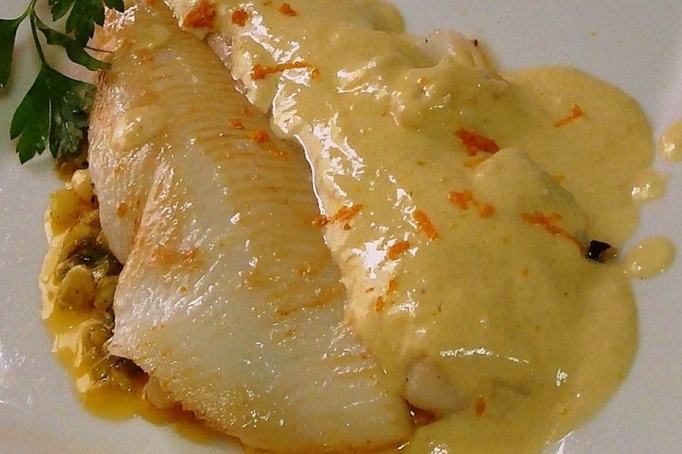 Lenguado en salsa cremosa de naranja al horno