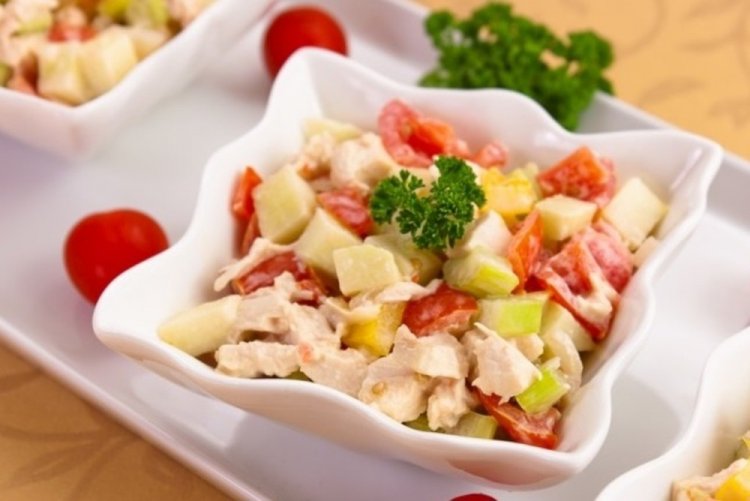 Ensalada de pollo, pimiento y apio