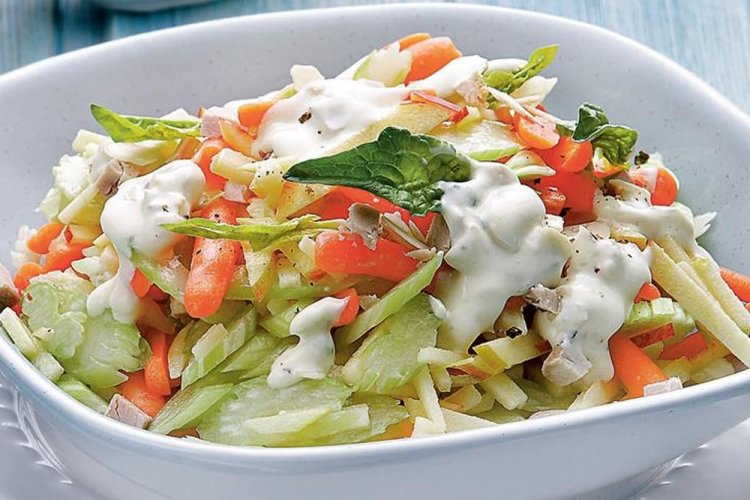 Ensalada de pollo, zanahoria y apio
