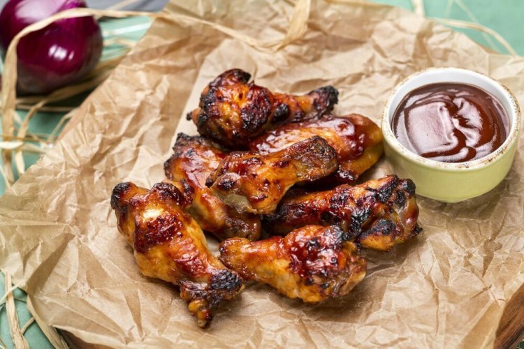 Grilled Chicken Wings in BBQ Sauce
