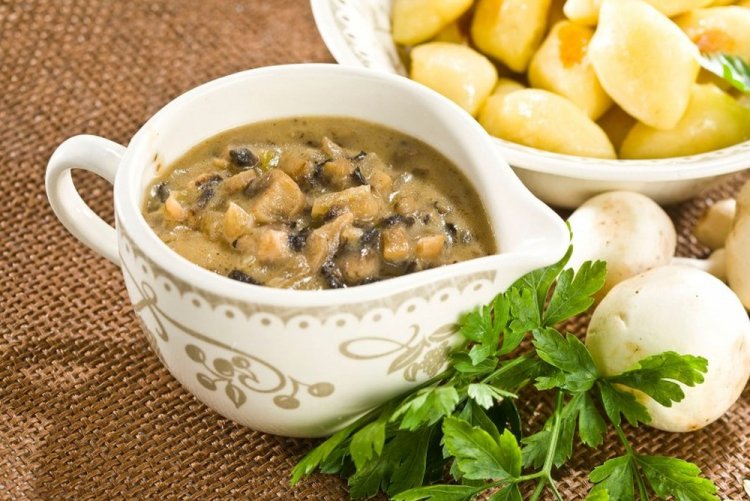 Champignon Mushroom Sauce with Broth