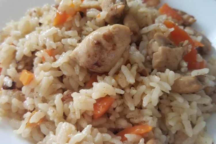 Rice with Chicken in a Skillet