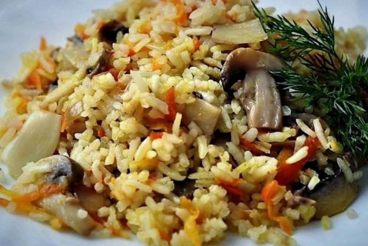 Rice with Mushrooms in a Skillet