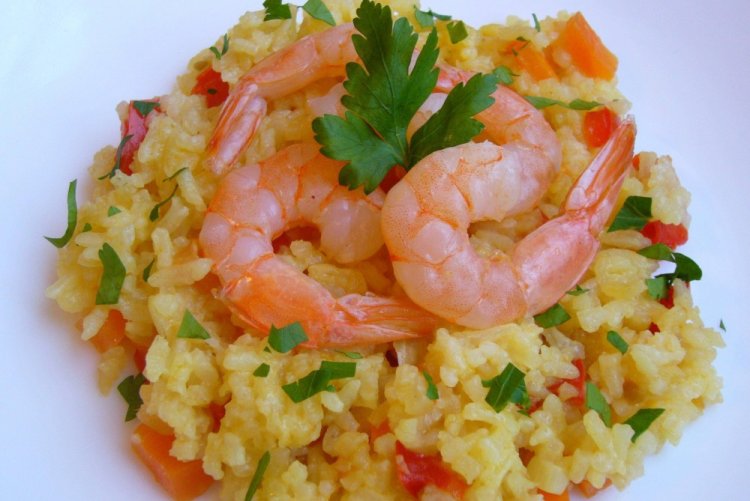 Rice with Shrimp in a Skillet