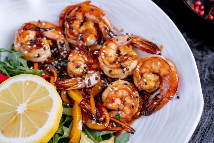 Shrimp in Honey-Soy Sauce in a Pan