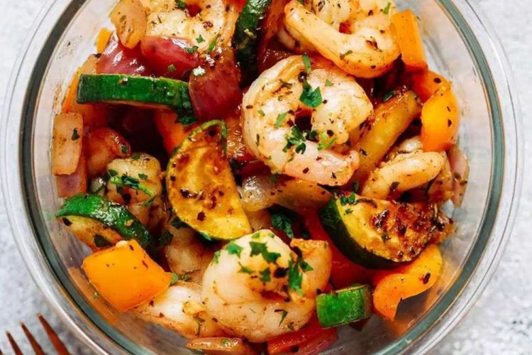 Shrimp with Vegetables in Soy Sauce in a Pan