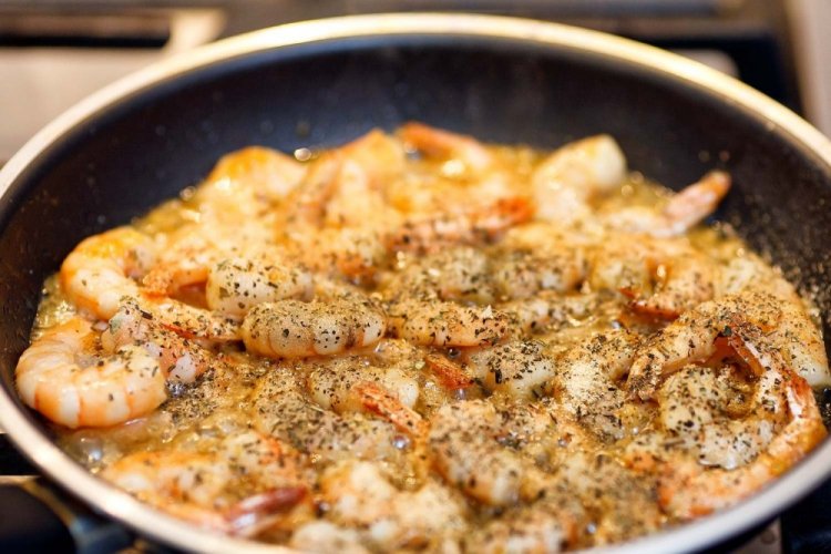 Shrimp in Cream and Soy Sauce in a Pan