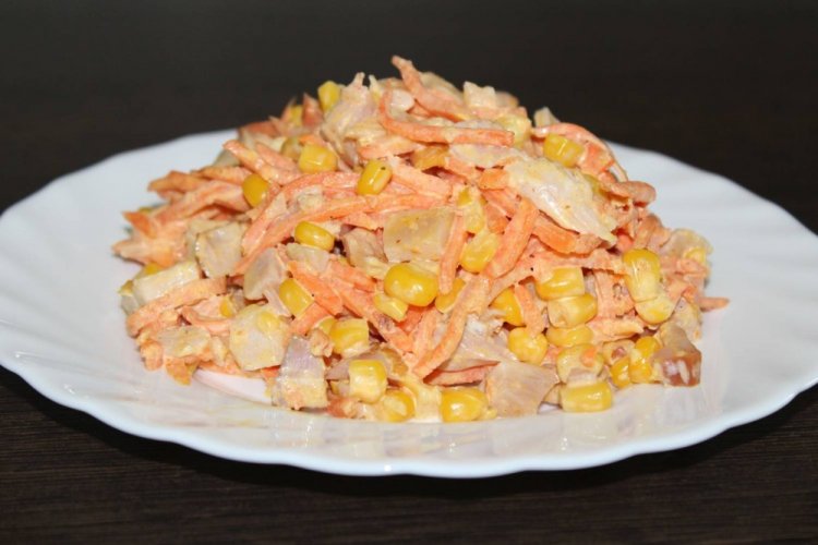 Salad with Smoked Chicken and Korean Carrots