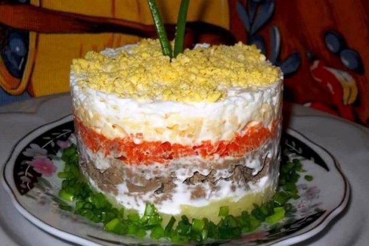 Layered Salad with Chicken Liver