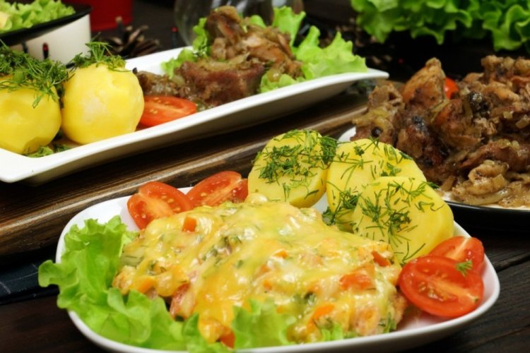 Turkey with Tomatoes in the Oven