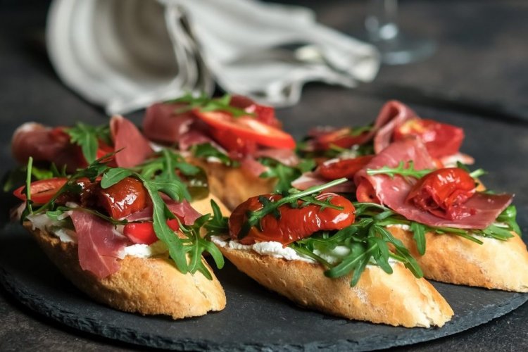 Bruschettas con jamón serrano