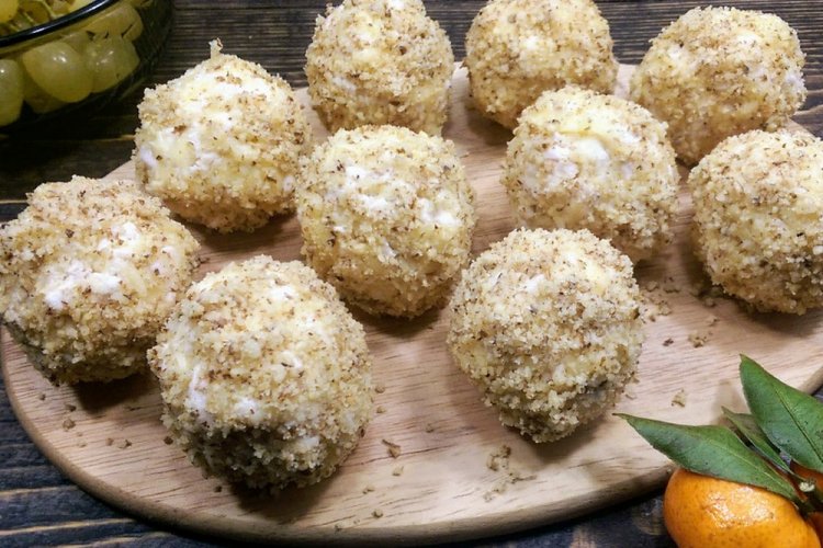 Bolitas de pollo y nueces para aperitivo