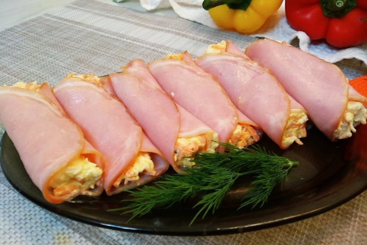 Rollitos de jamón con zanahoria coreana