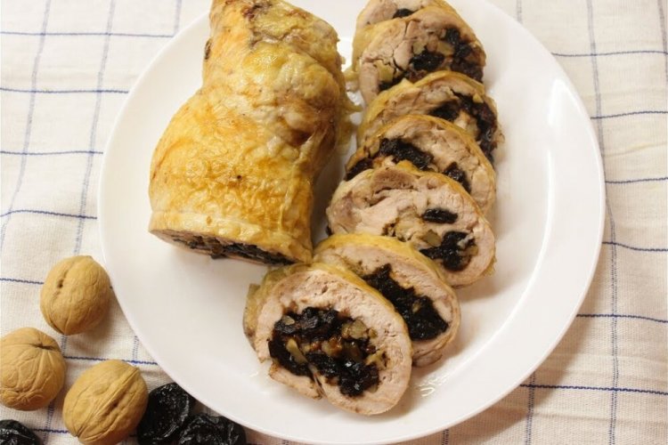 Rollitos de pollo con nueces y ciruelas pasas