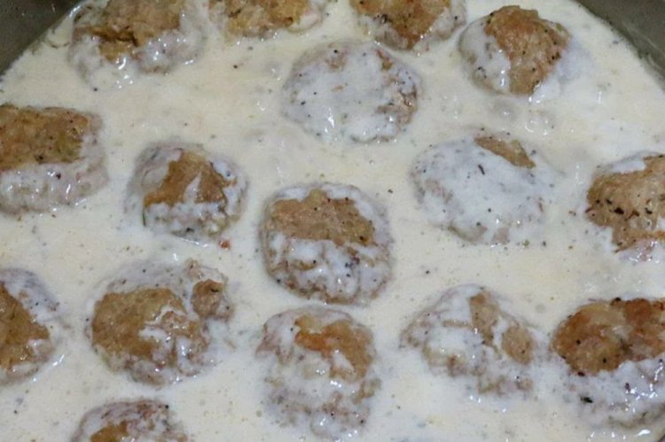 Salsa de crema agria para albóndigas