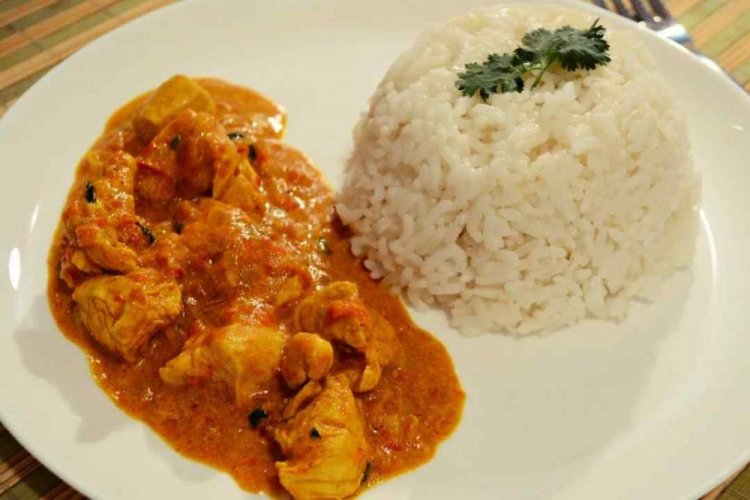 Chicken and Cinnamon Gravy for Rice