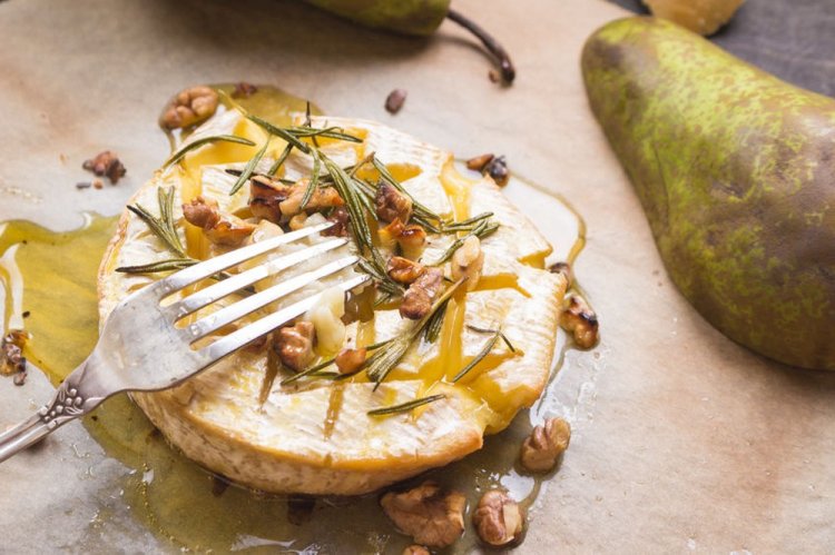 Camembert with Pear in the Oven
