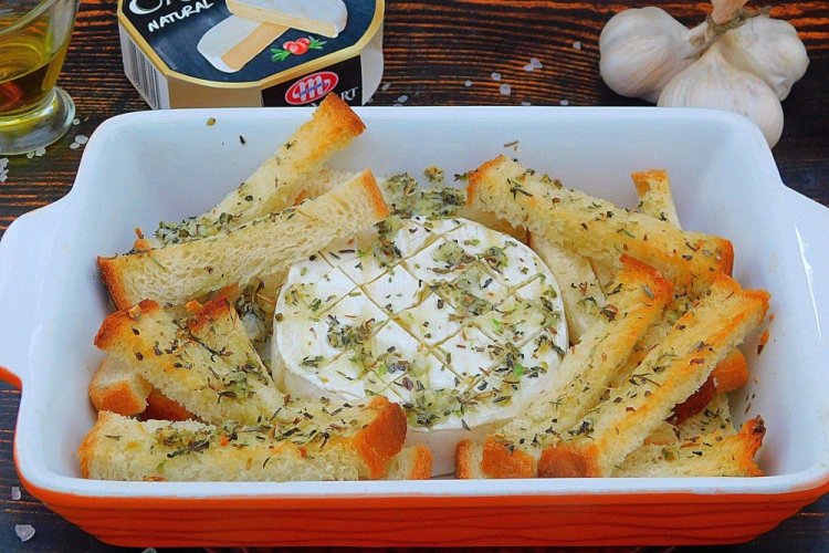 Camembert with Croutons in the Oven