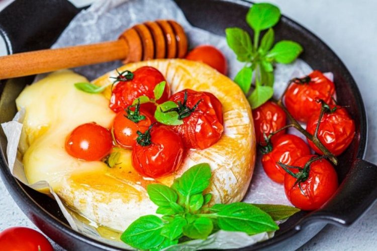 Camembert with Cherry Tomatoes in the Oven
