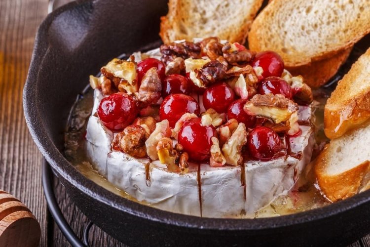 Camembert with Berries in the Oven