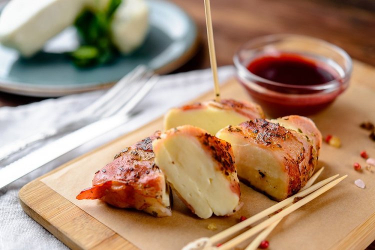 Camembert with Bacon in the Oven