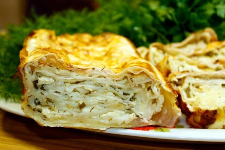 Achma de lavash con requesón y cebollino