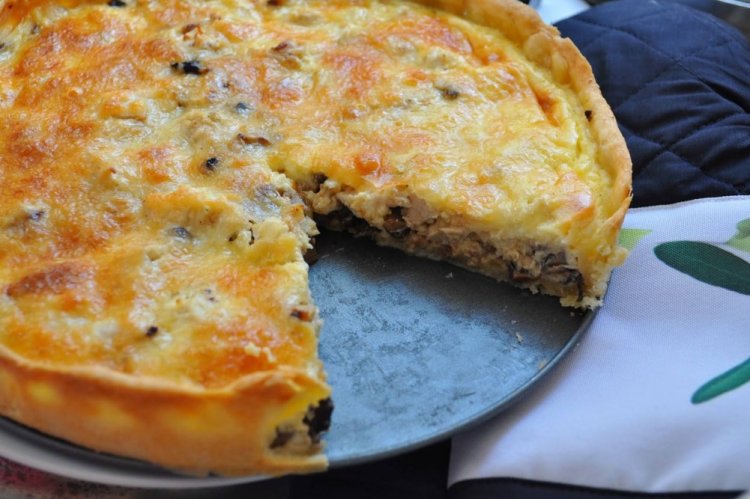 Quiche with Mushrooms and Cheese in Phyllo Dough