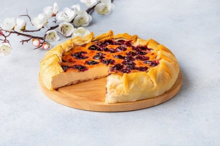 Pie with Cherries and Ricotta in Phyllo Dough