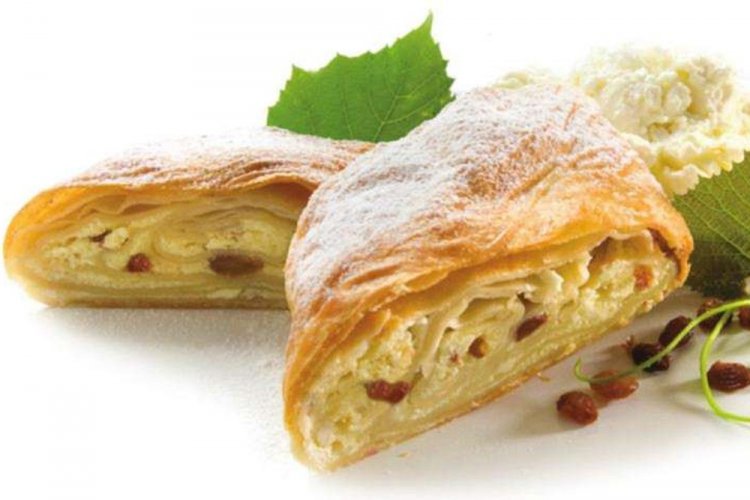 Cottage Cheese Strudel with Phyllo Dough