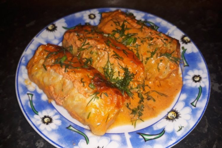 Cabbage Rolls in Tomato-Sour Cream Sauce in the Oven