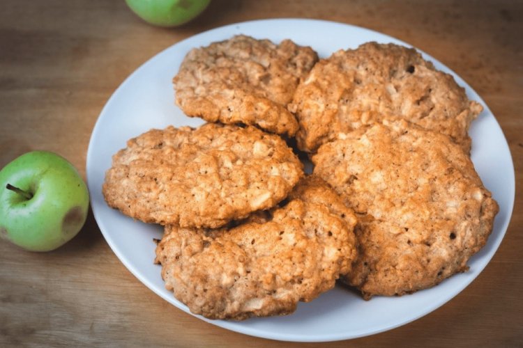 Kefir Cookies with Apple and Raisins