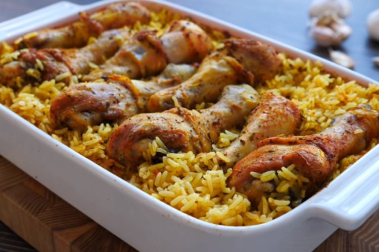 Muslos de pollo con arroz al horno