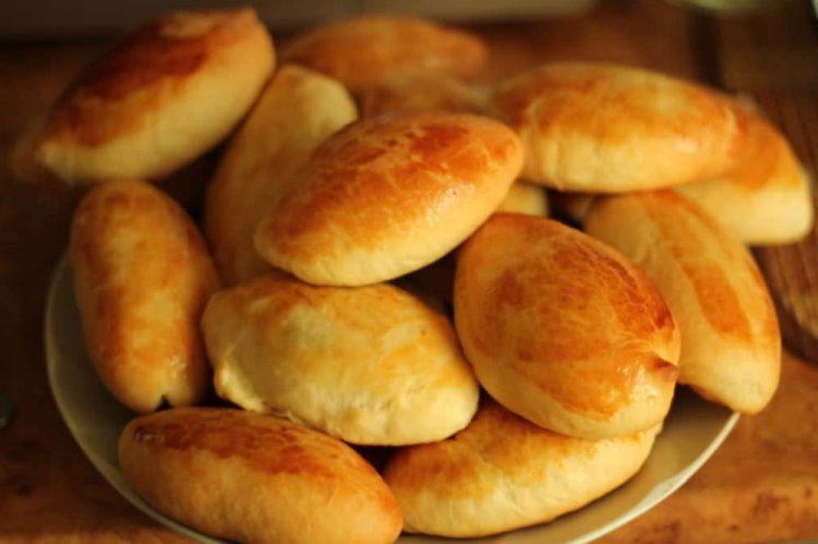 Pirozhki con kéfir, pollo y champiñones