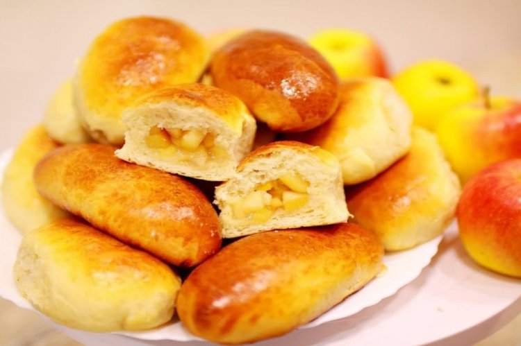 Pirozhki con kéfir y manzanas