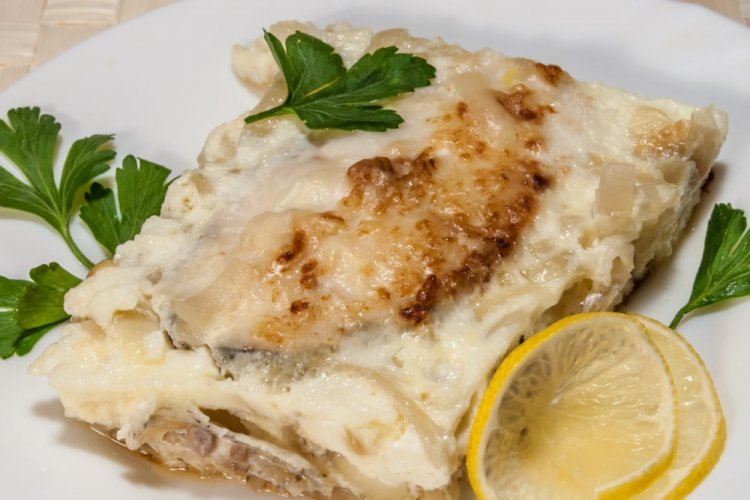 Baked Pike Perch in Sour Cream with Cheese