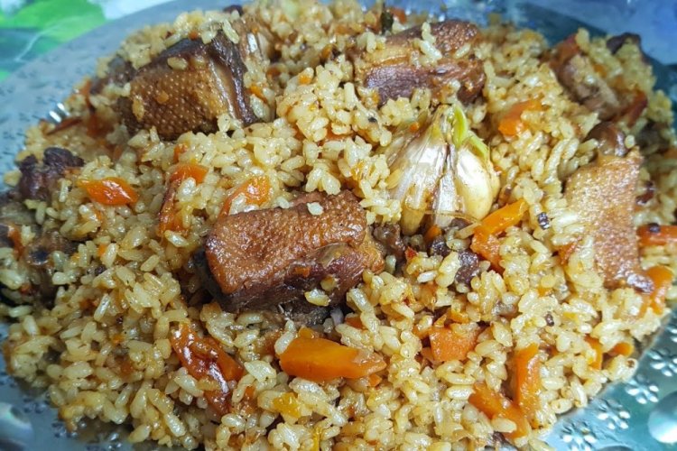 Plov con pato en caldero afgano