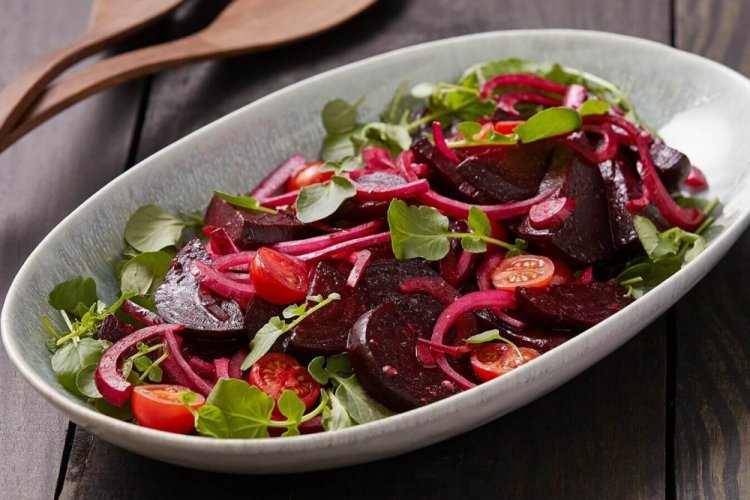 Healthy Beetroot and Tomato Salad