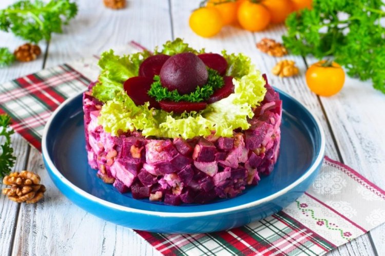 Healthy Chicken and Beetroot Salad