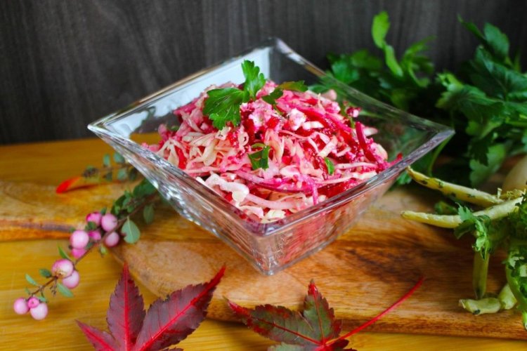 Healthy Cabbage, Beetroot, and Apple Salad