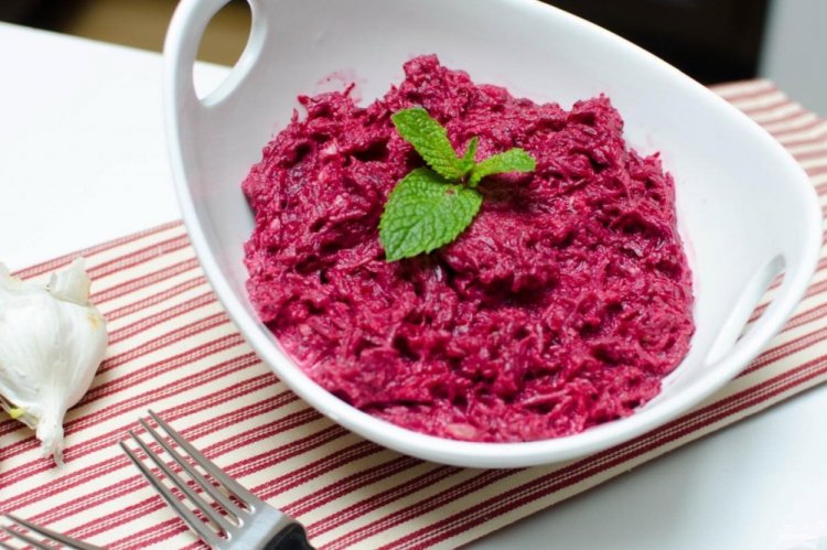 Healthy Beetroot Salad with Sour Cream