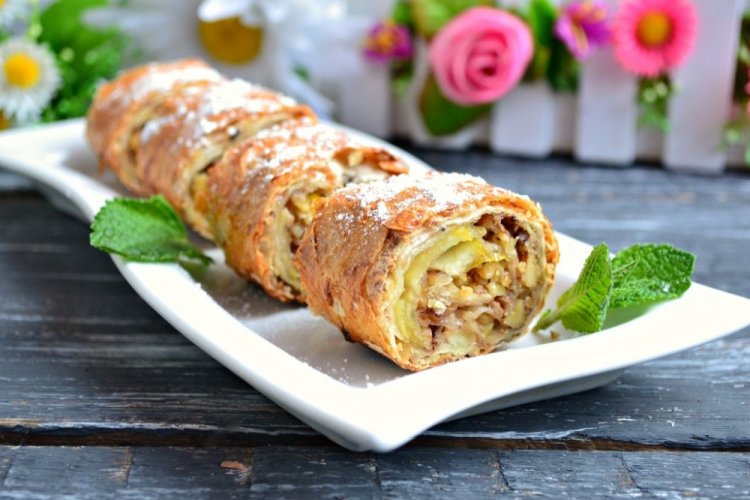 Strudel de pan de pita con manzanas