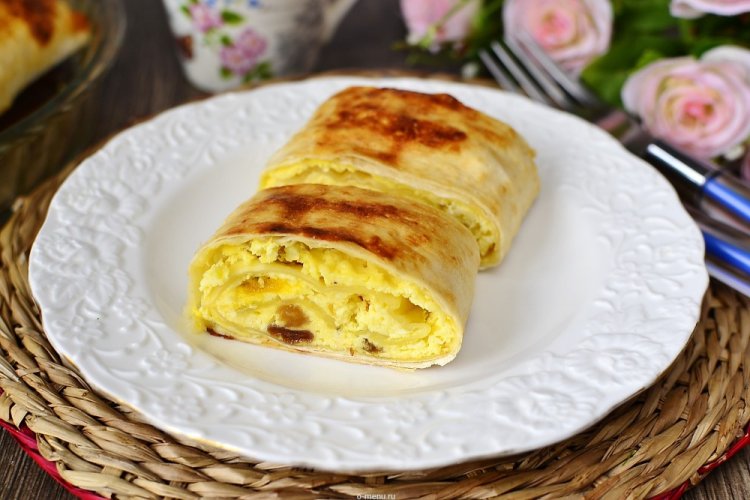 Rollo saludable de pan de pita con plátano