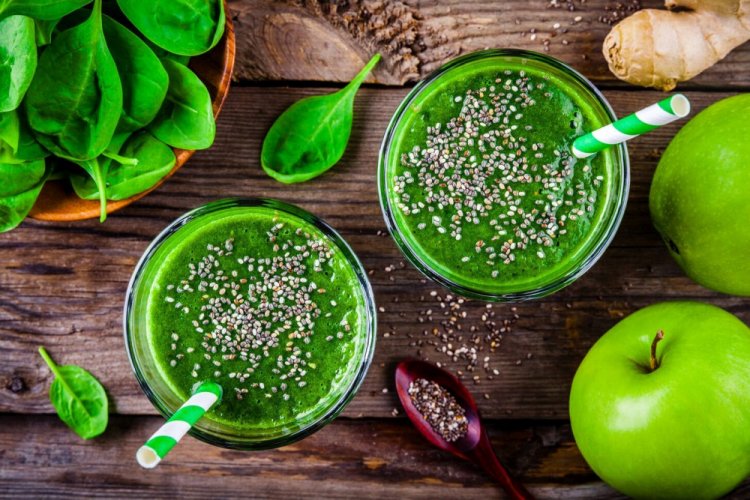 Smoothie de manzana, espinacas y semillas de chía