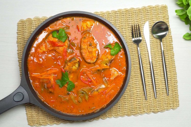 Abadejo en tomate en sartén