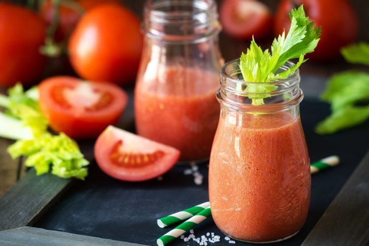 Batido de proteínas con tomates y requesón